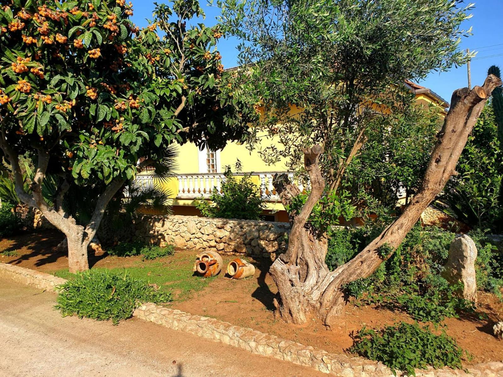 מונטרוני די לצ'ה Villa Sargheruoli מראה חיצוני תמונה