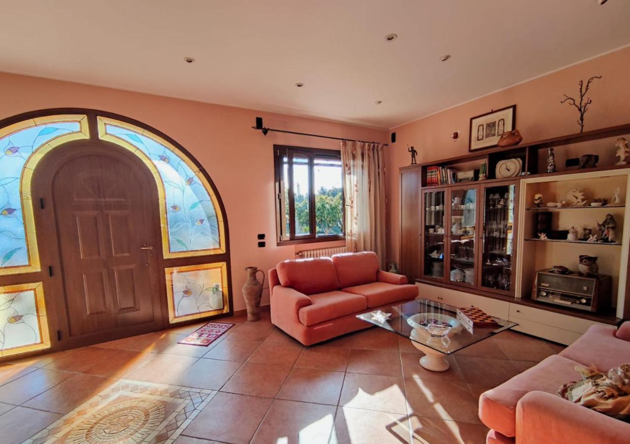 מונטרוני די לצ'ה Villa Sargheruoli מראה חיצוני תמונה