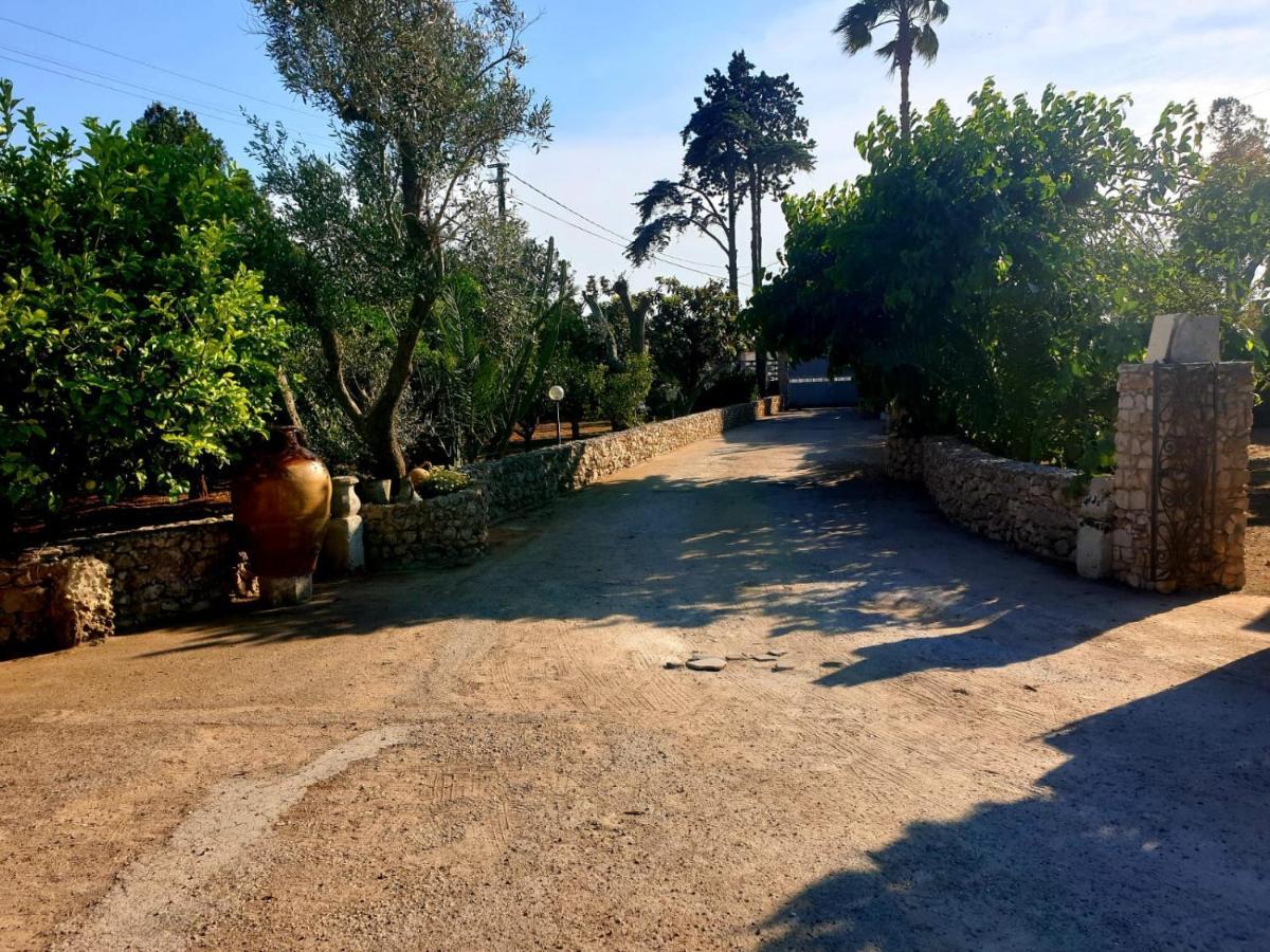 מונטרוני די לצ'ה Villa Sargheruoli מראה חיצוני תמונה