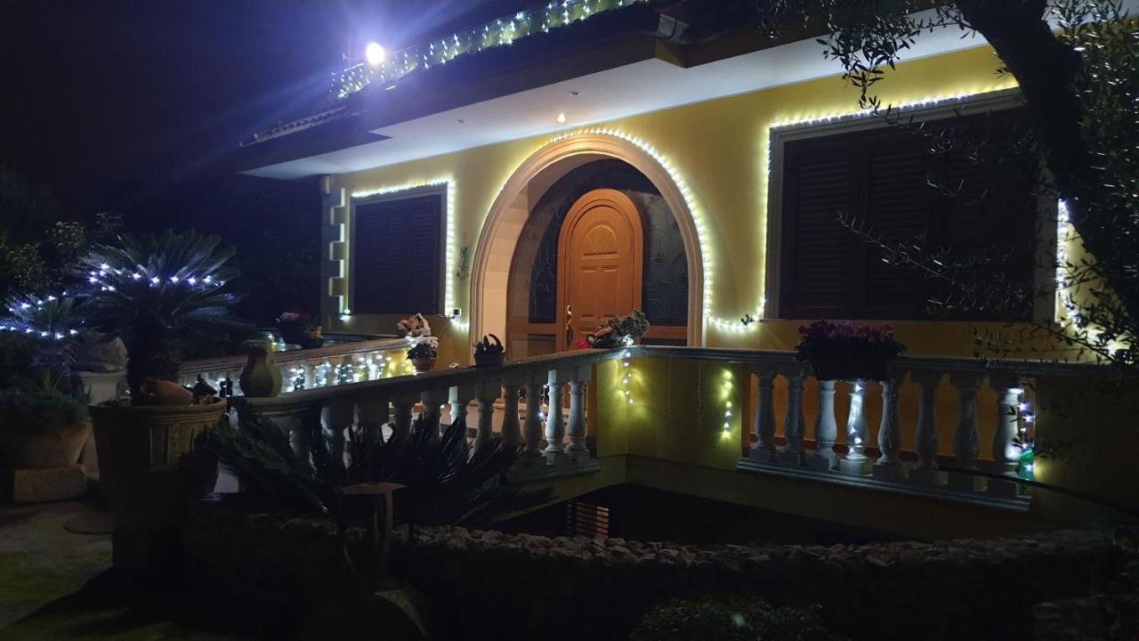 מונטרוני די לצ'ה Villa Sargheruoli מראה חיצוני תמונה